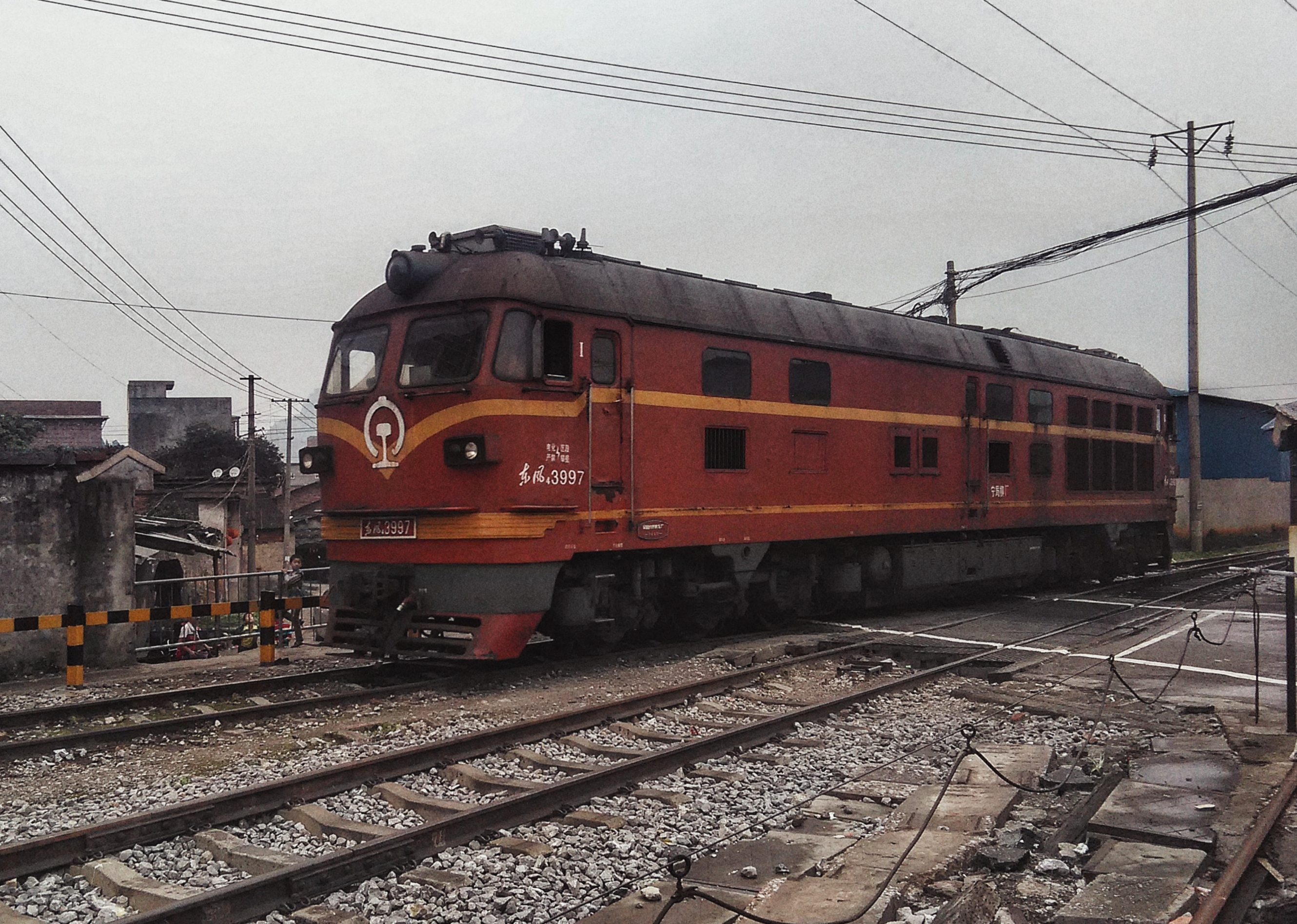 回味南宁铁路局管内最后运用的"橘子"——3997号东风4b型内燃机车