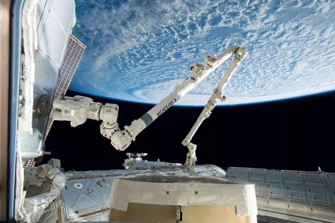 轮到美国人忧心了中国空间站的天宫神臂天舟二号再次对接