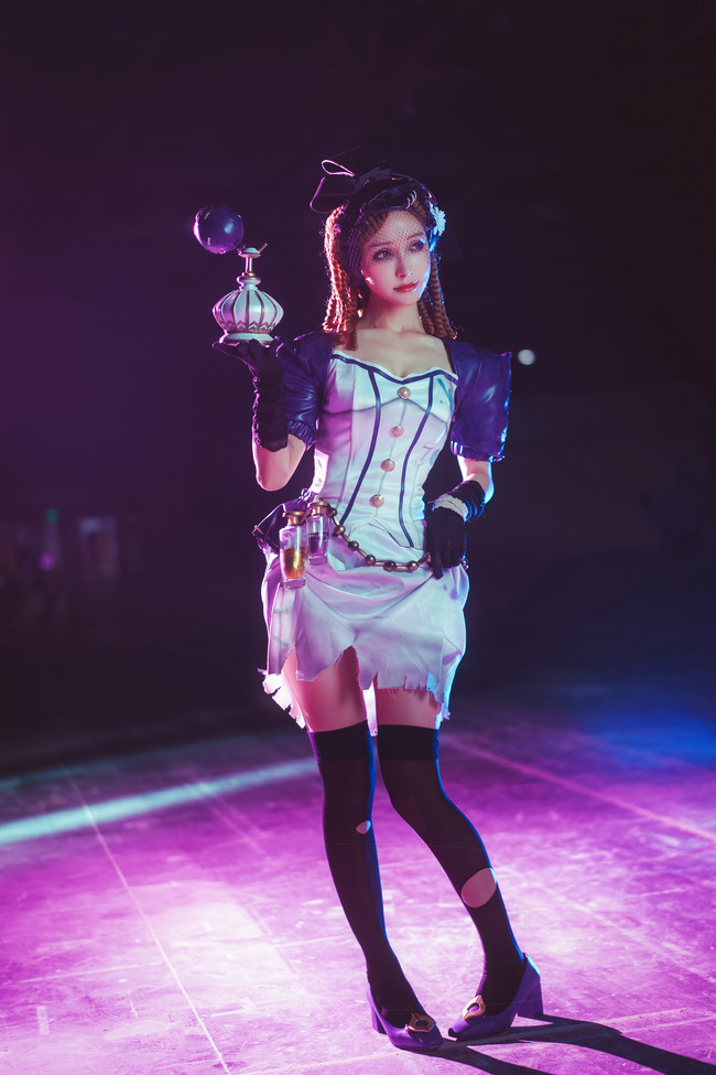 cos第五人格调香师初始时装