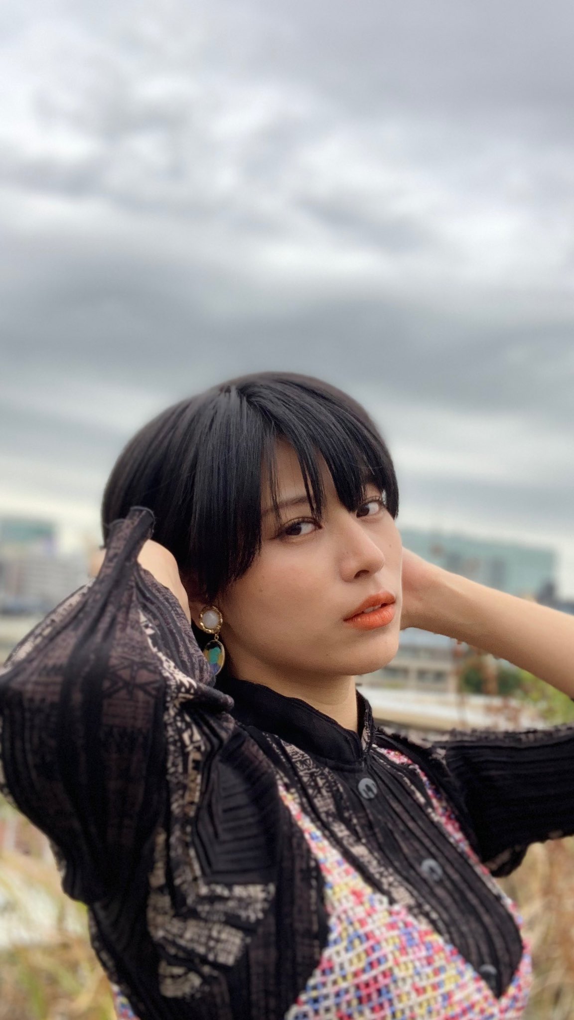 扮演地底人的幸存者 阳爱 一角,春川芽生 曾在2014年播放的《银河