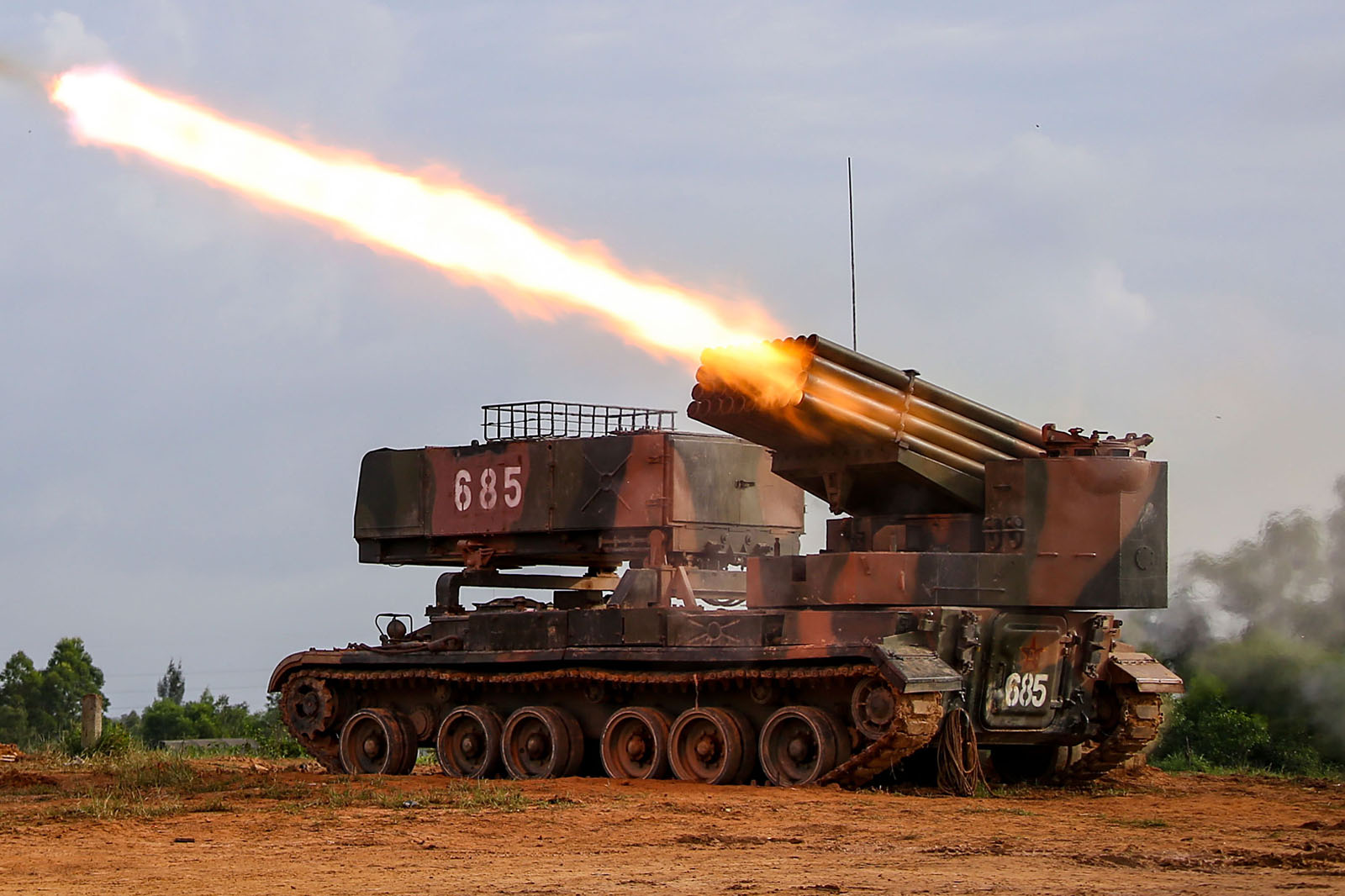 火力不足恐惧症phz89122毫米多管火箭炮