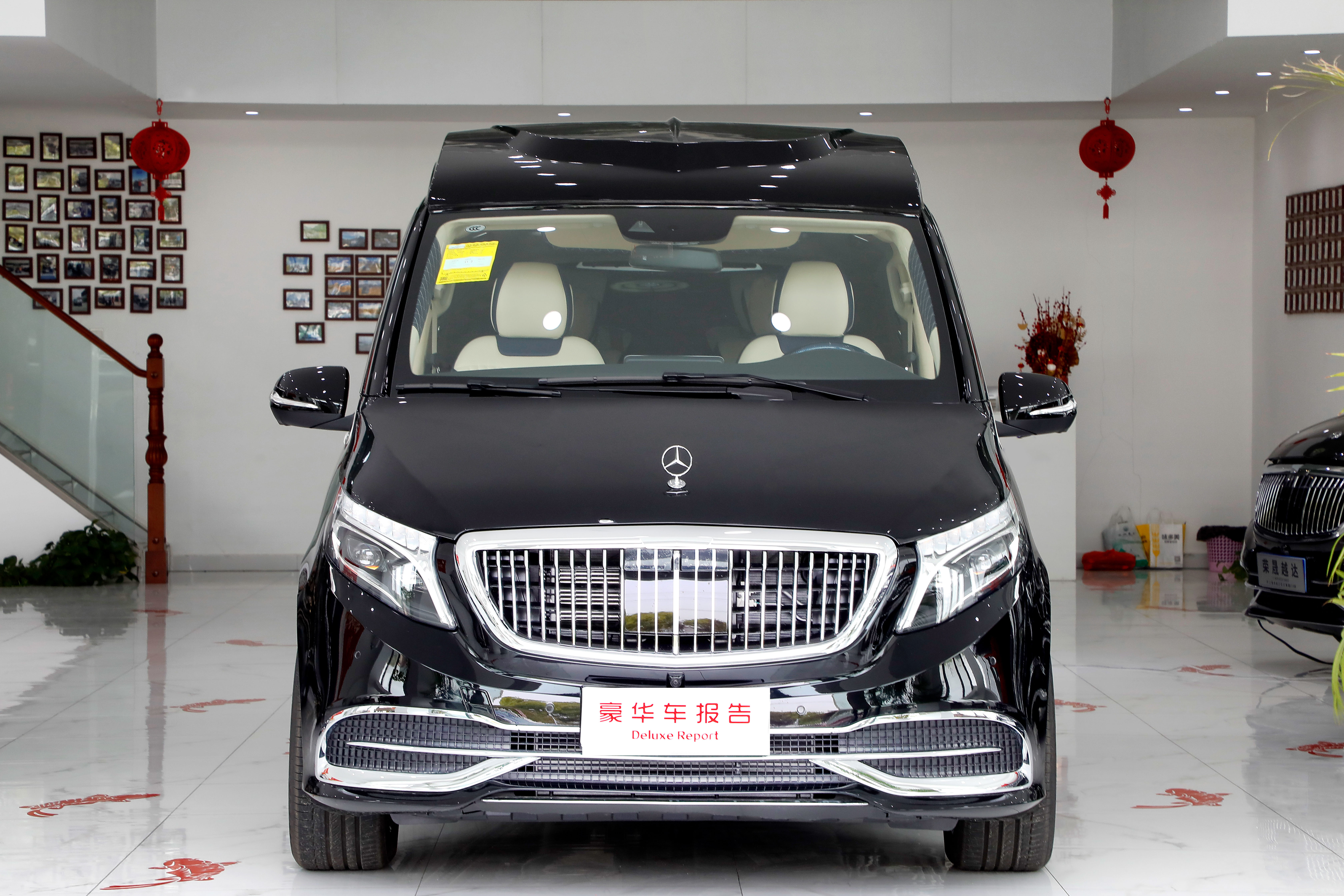 实拍奔驰v级梦想家系列mpv,真比埃尔法更值得买?