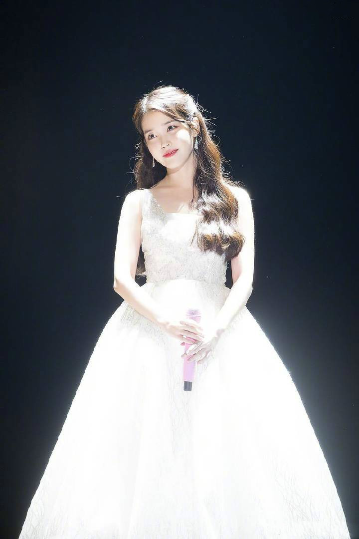 韩国顶级女solo歌手iu出道十年的沉浮历程女王之路的艰辛与磨练