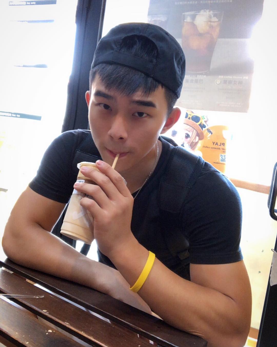 180cm抖音健身网红阳刚身材大帅哥