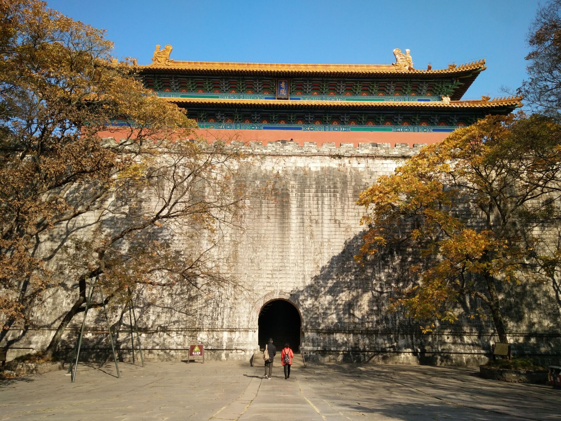 奔走在南京鐘山明孝陵