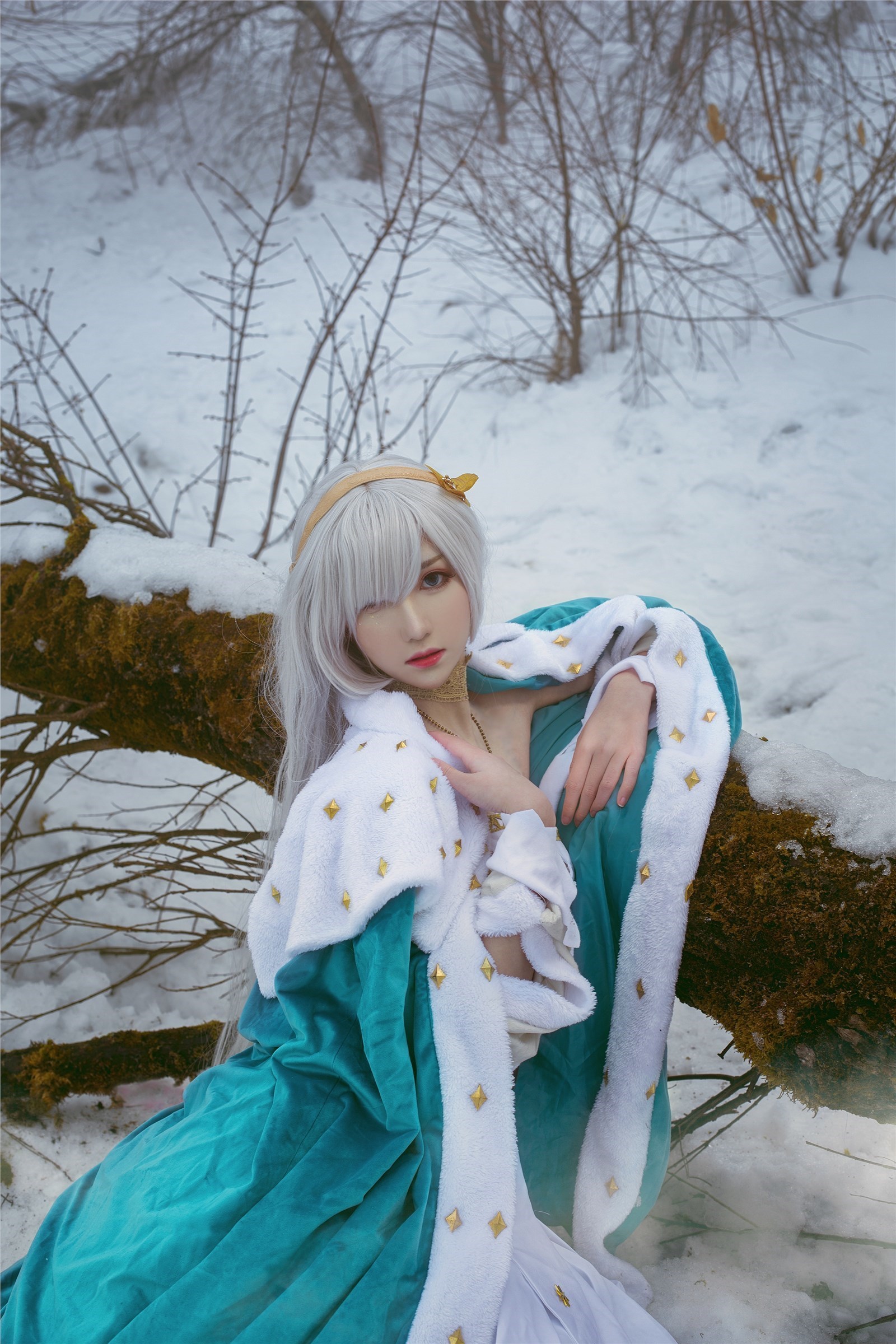 每日cos南桃爱丽丝菲尔天之服与阿纳斯塔西娅皇女