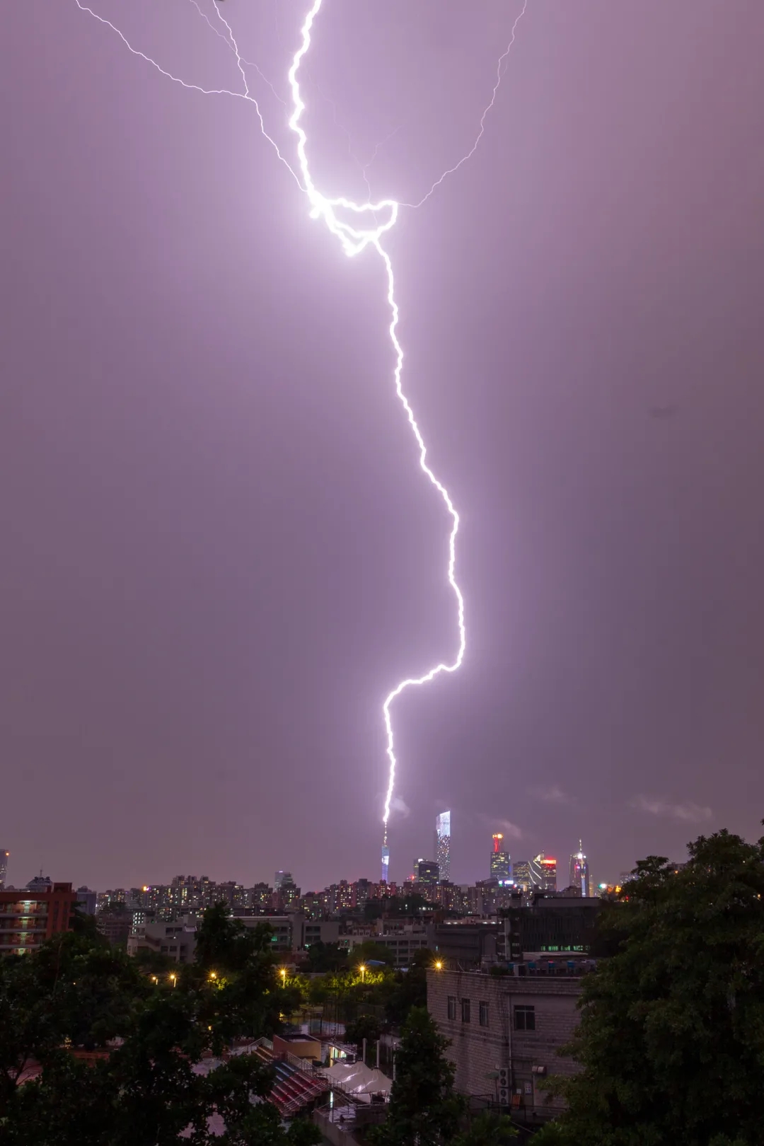 晴天霹雳为啥晴天也会有闪电
