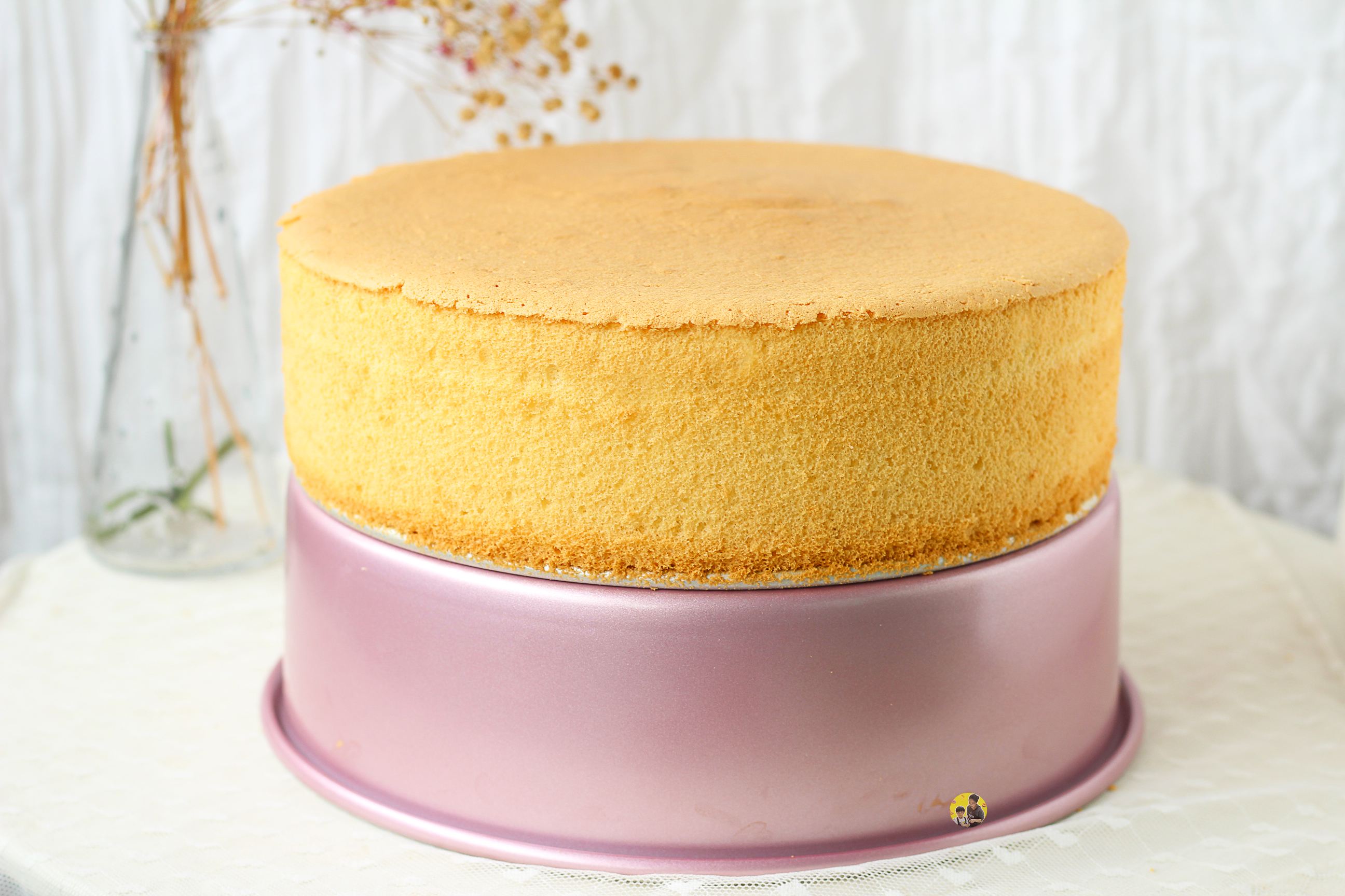 此外,蛋糕坯的厚薄大小,也会对烘烤温度和时间有要求.