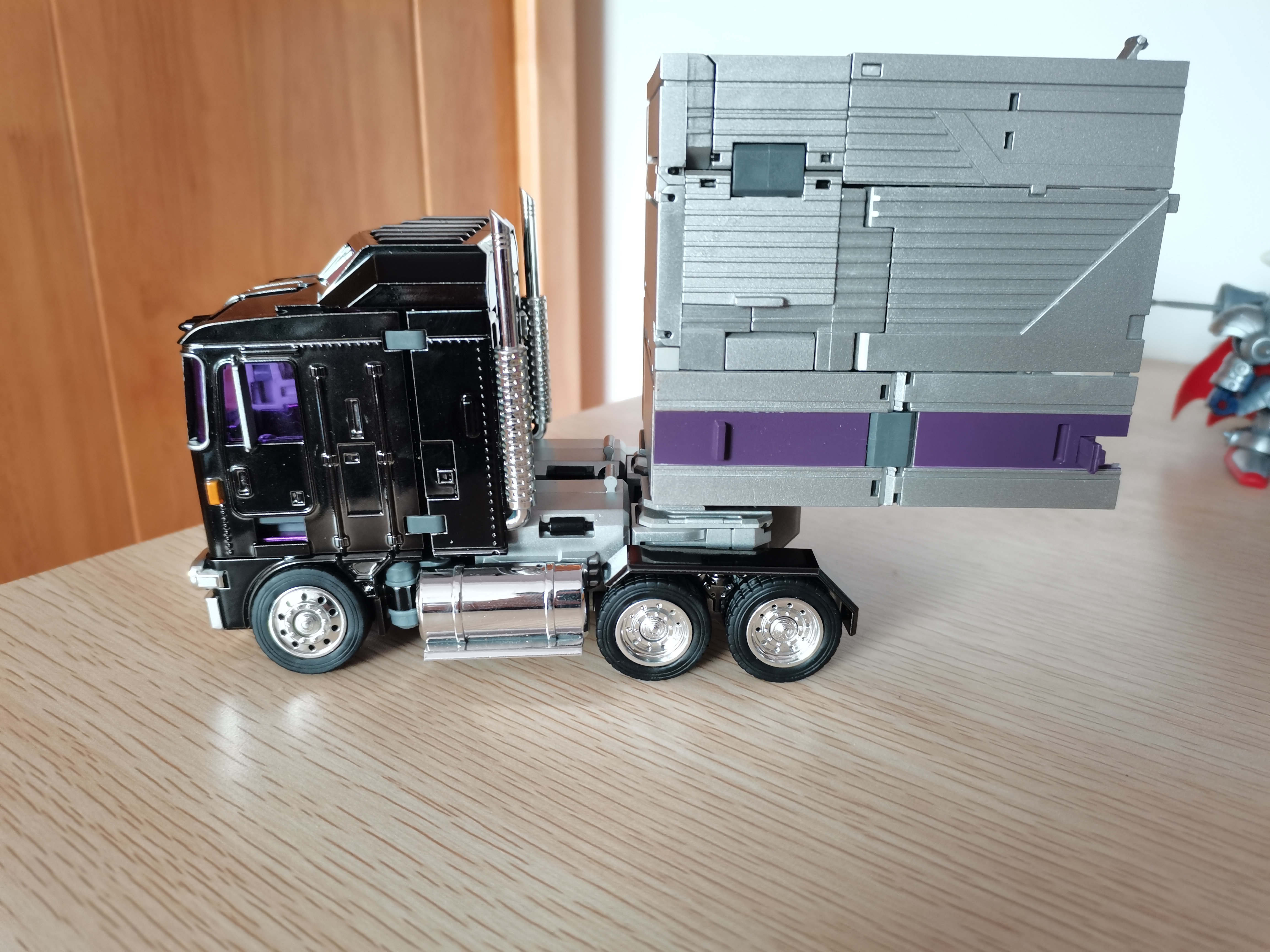 变形金刚玩具之tfm飞天虎电镀版汽车大师