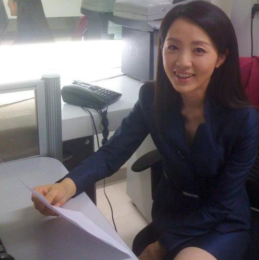 杨丹出生在一个高级知识分子家庭,她与父母有约定,在上学期间不许谈