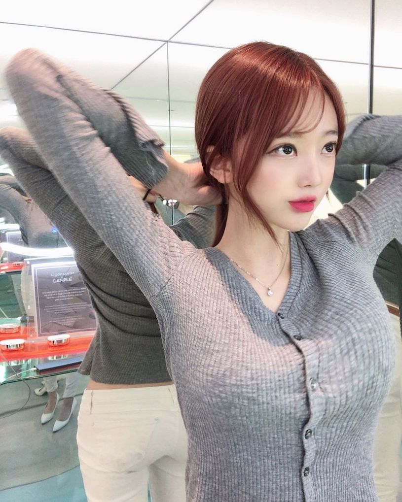 捕获戴口罩的性感制服正妹撩人的九头身曲线好极品