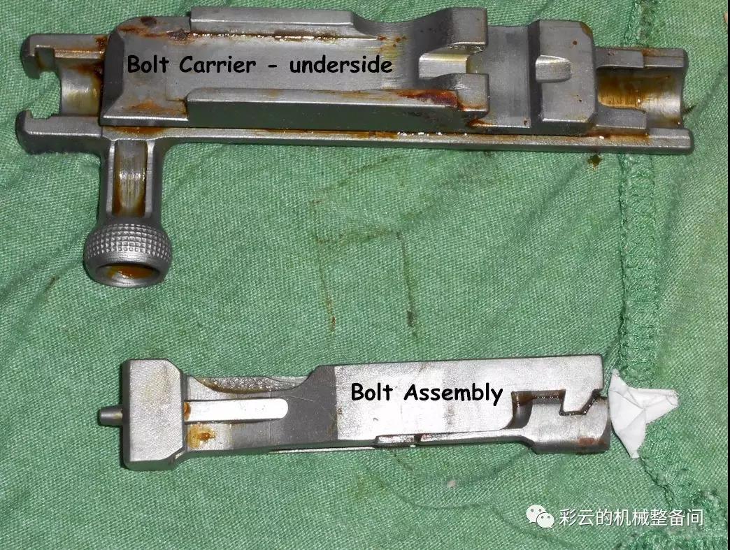 具体来说枪机框和枪机之间有开闭锁斜面,闭锁时枪机框复进到位,闭锁