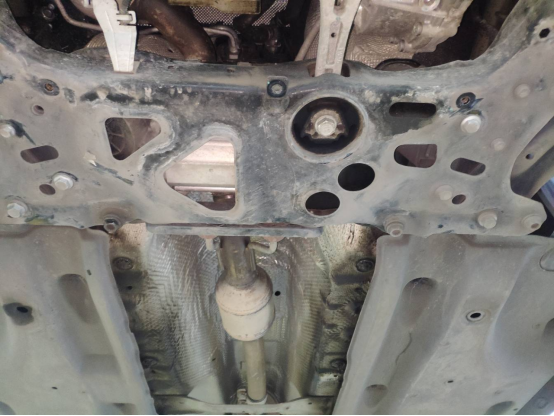 水箱冷凝器更换,水箱框架拆卸;车辆骨架检测:前后防撞杠梁拆卸,梁头