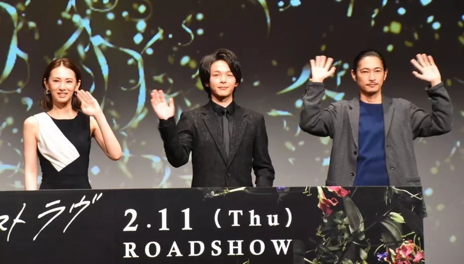 合作后发现 两人竟然是同年