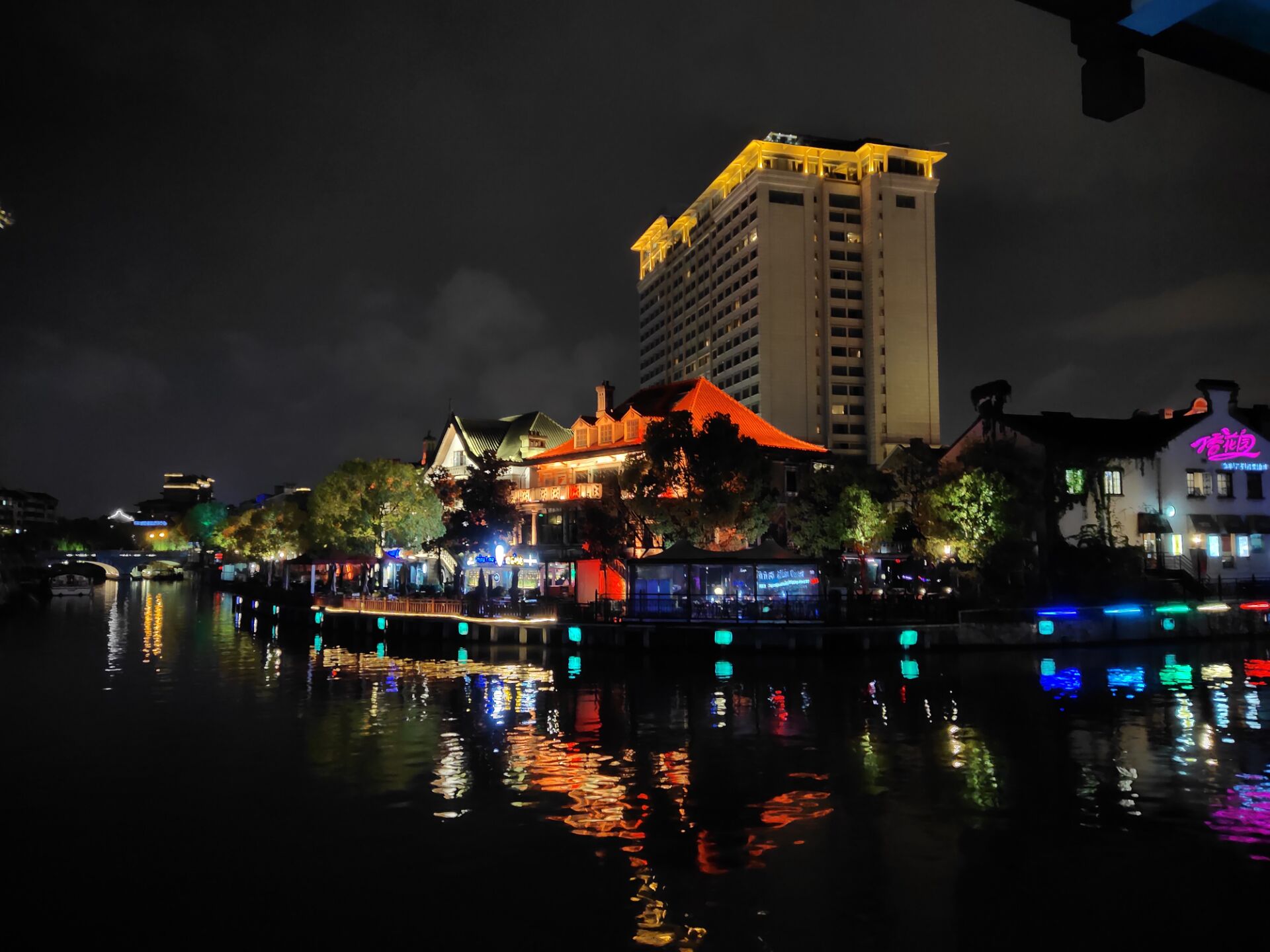 奔走在无锡——夜游崇安寺,南禅寺 - acfun弹幕视频