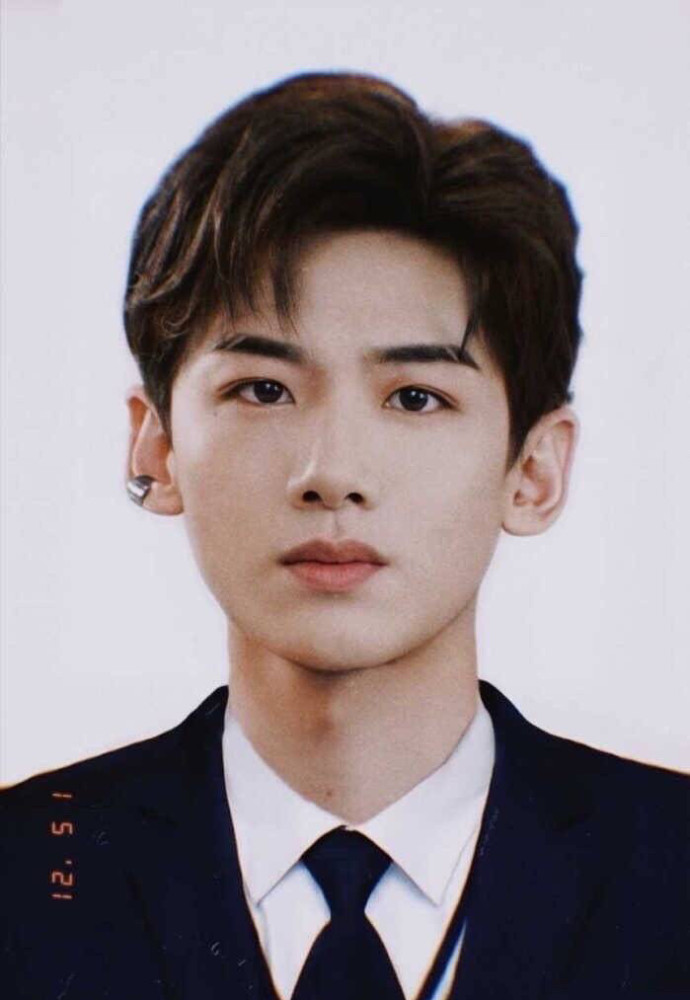 明星证件照大赏原来这就叫平平无奇