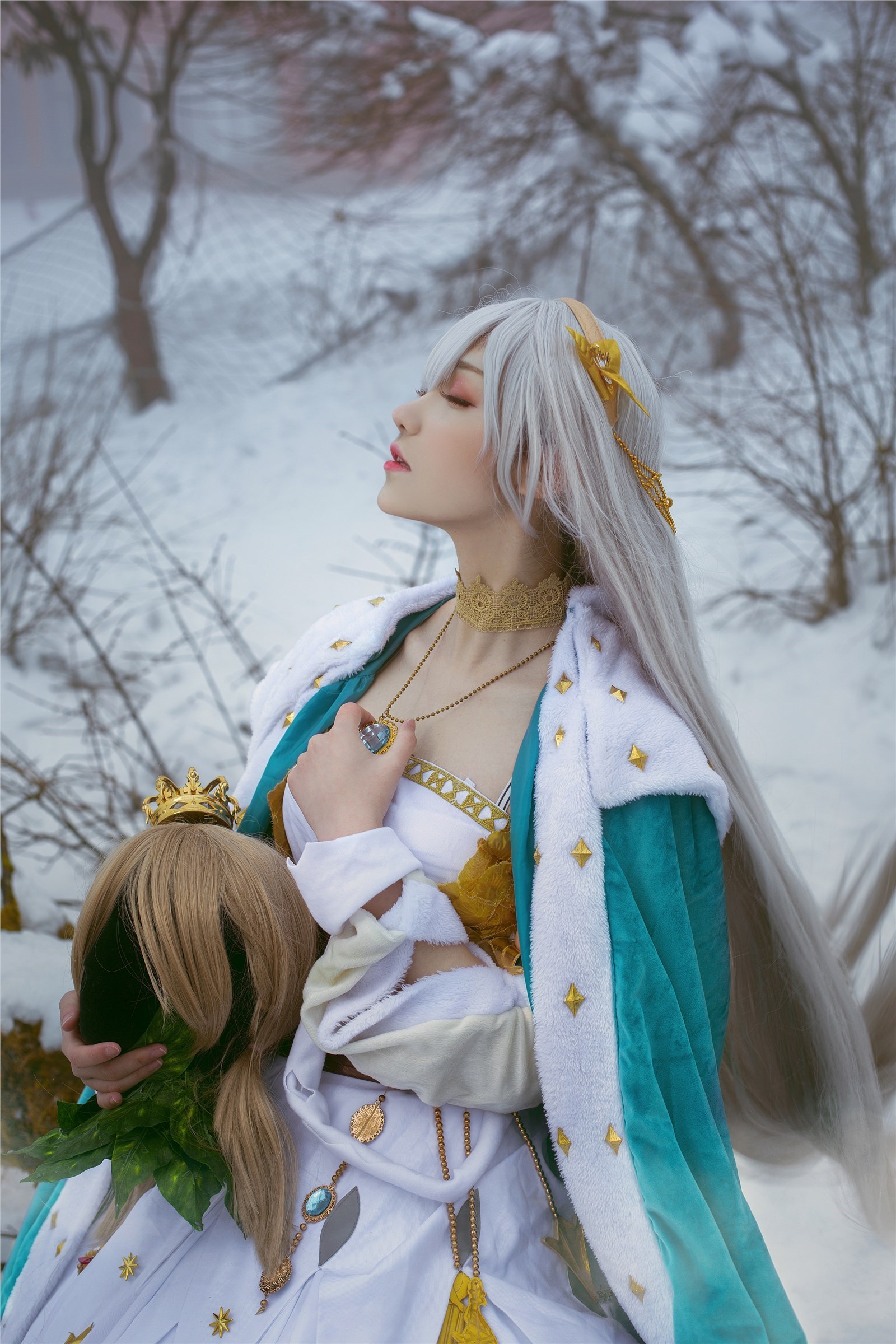 每日cos南桃爱丽丝菲尔天之服与阿纳斯塔西娅皇女