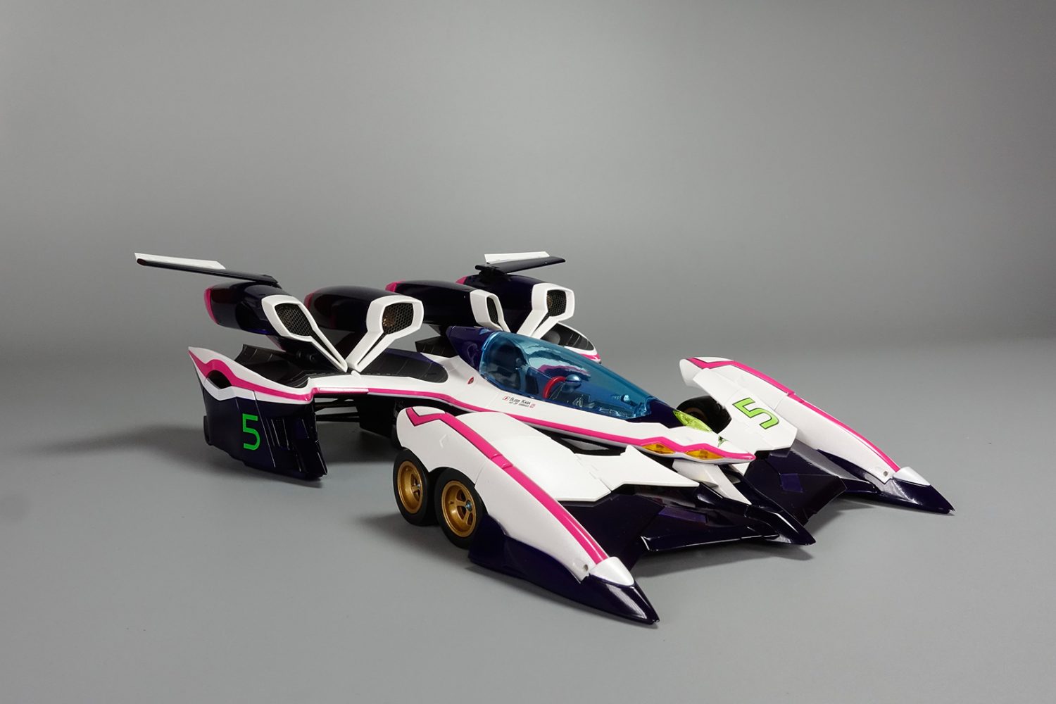 把尾部的四个增压涡升起,定风翼往外翻,就完成第一段增压形态.