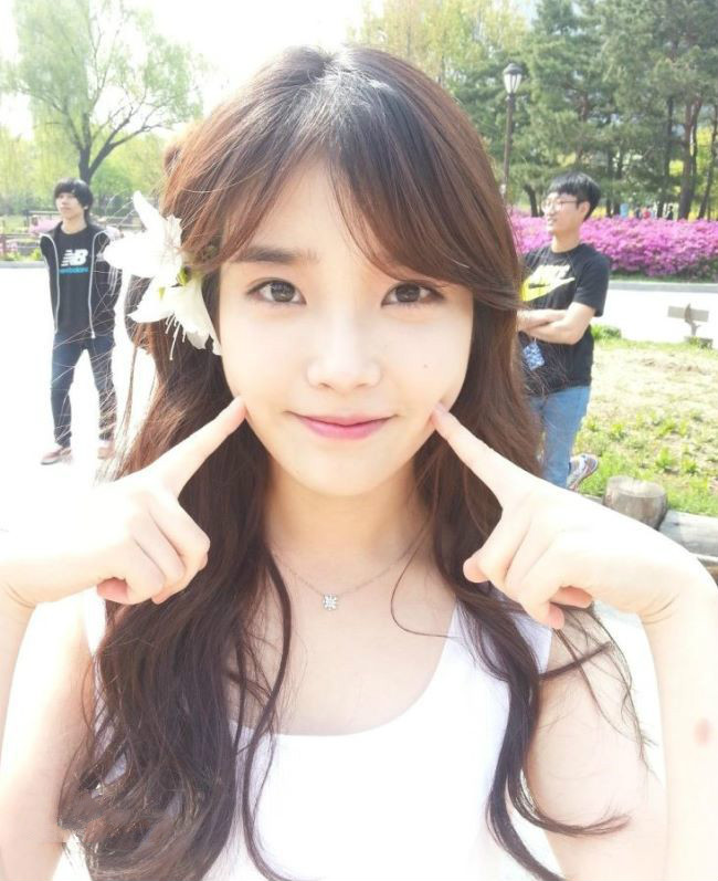 韩国顶级女solo歌手iu出道十年的沉浮历程女王之路的艰辛与磨练