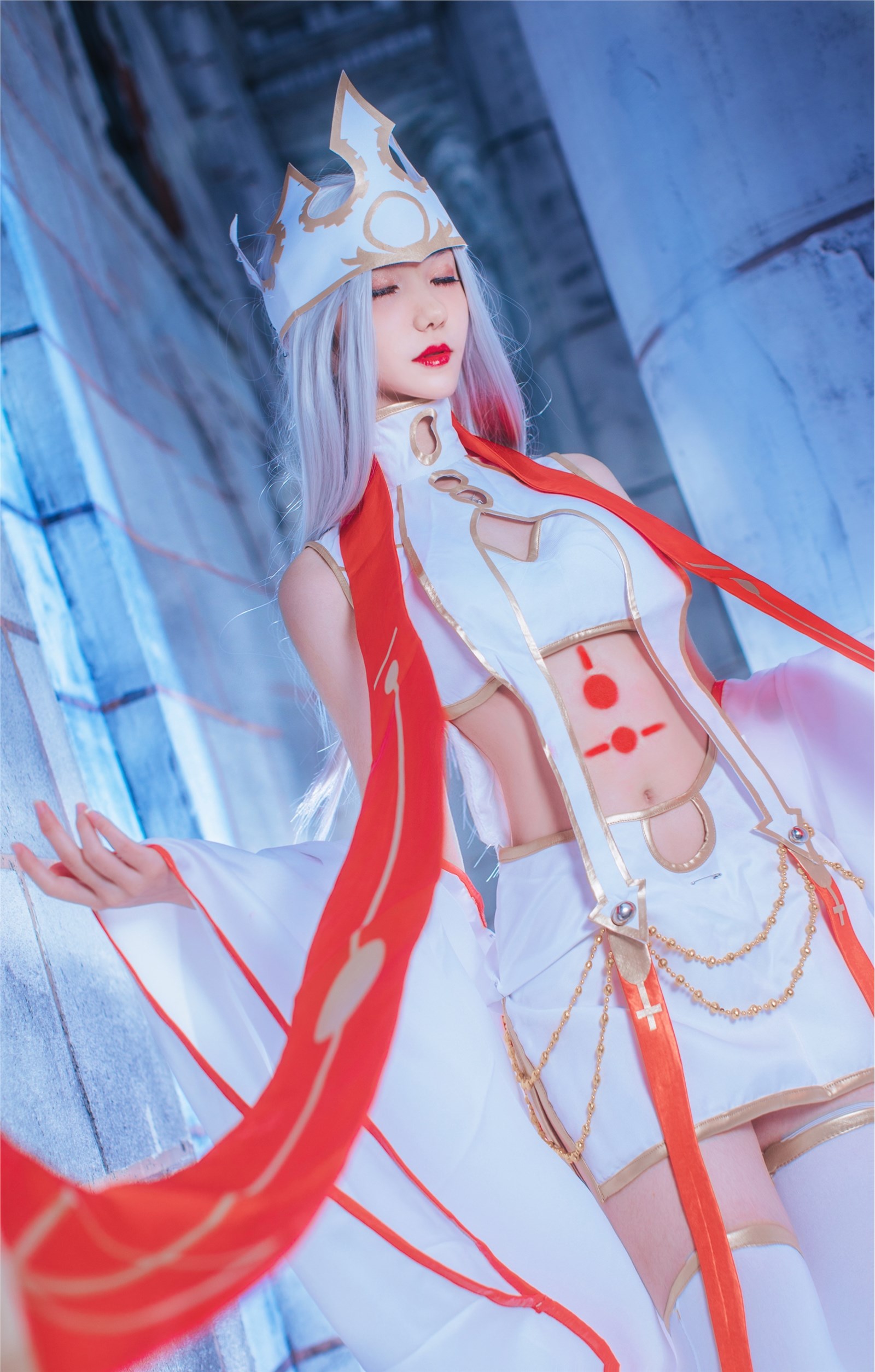 每日cos南桃爱丽丝菲尔天之服与阿纳斯塔西娅皇女