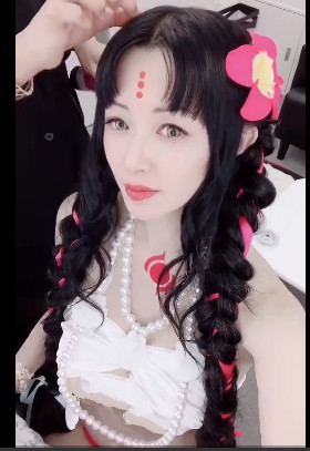 声优亲自cos角色泳装田中理惠写真现场视频放送