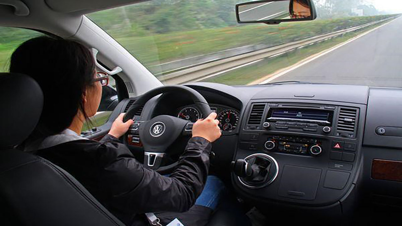 新手开车时,这些驾驶中的危险操作要改正!