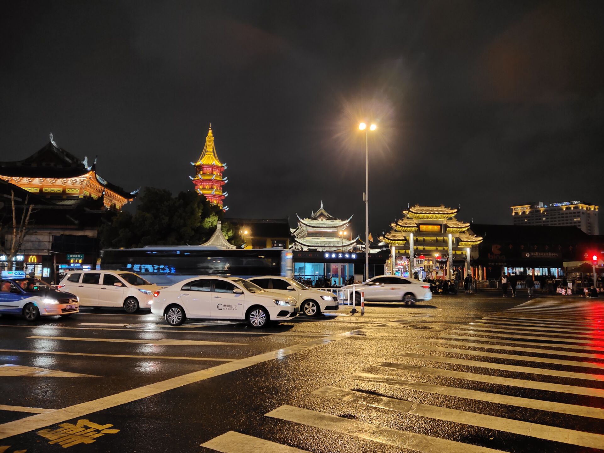 奔走在無錫夜遊崇安寺南禪寺