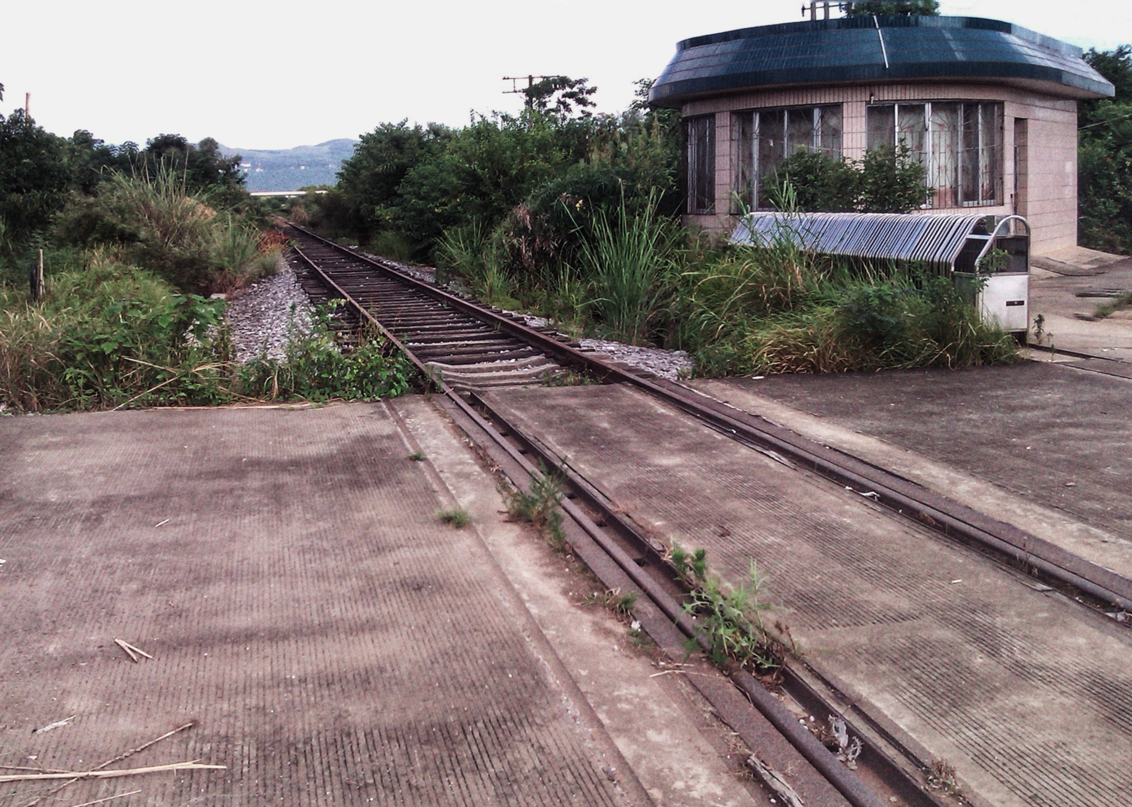 纪事触目惊心忆2013年7月17日午后徒步废弃的桂海铁路线路