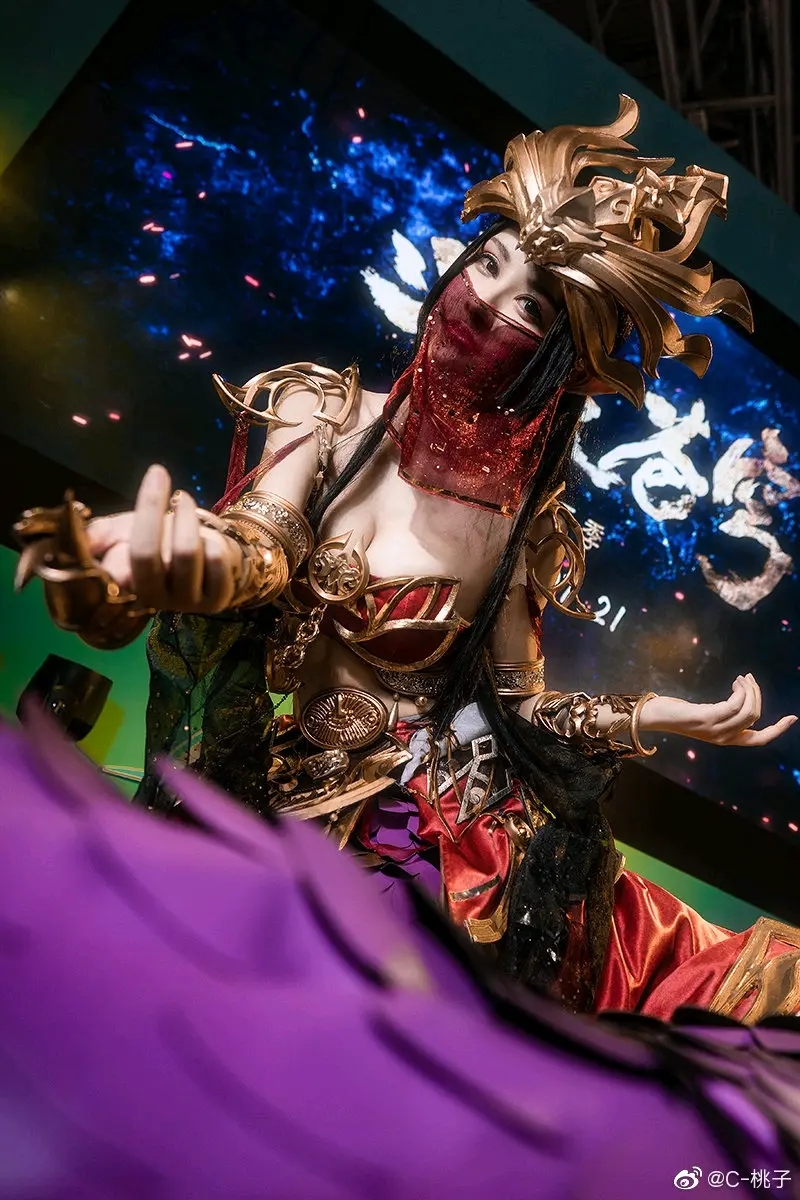 cos美杜莎女王彩鳞