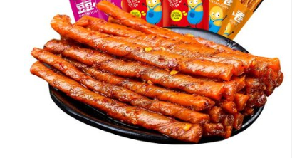 第三个是美好时光辣条? 绿色的上面一层辣椒面的那个