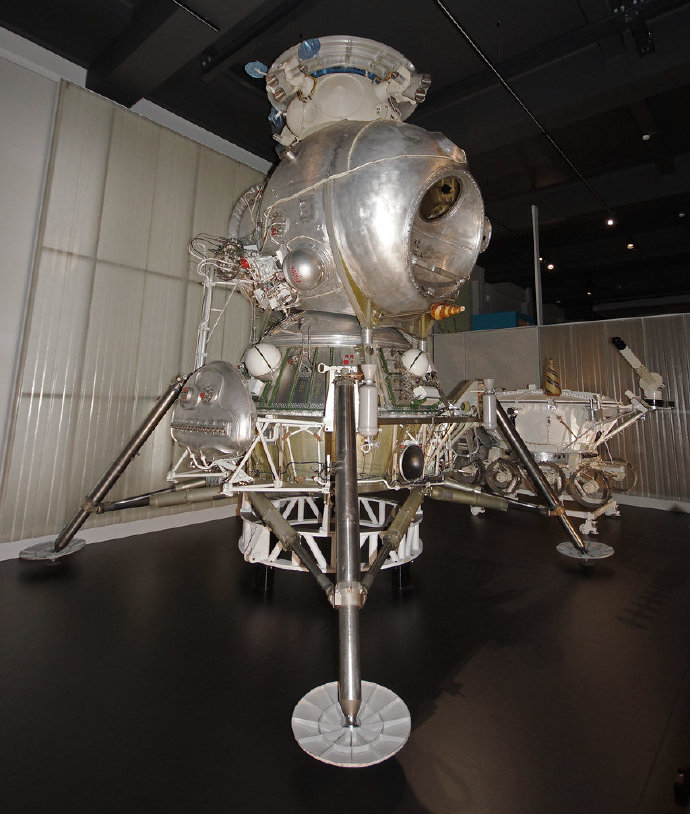 苏联为登月准备的登月舱虽然没有真正使用但透露的架空科技感
