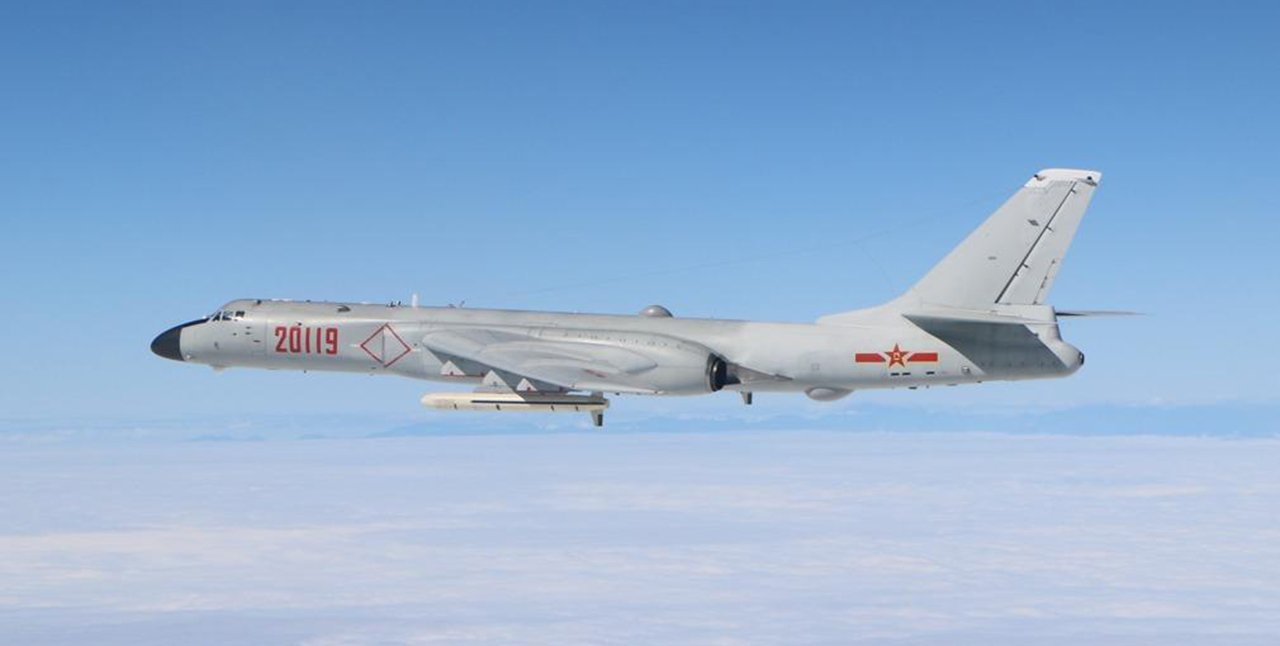 森宝积木这架轰-6k搭建完成后机体积惊人,整体造型也比较还原 - acfun