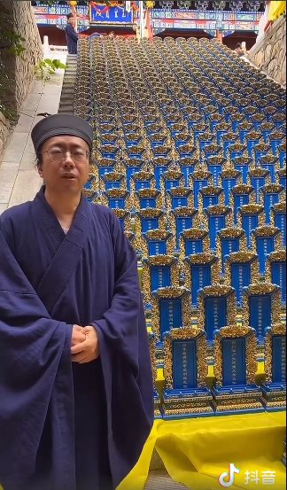 全真道士梁兴扬:中元节,希望大家不要忘记558位抗疫殉职人员(他身后密