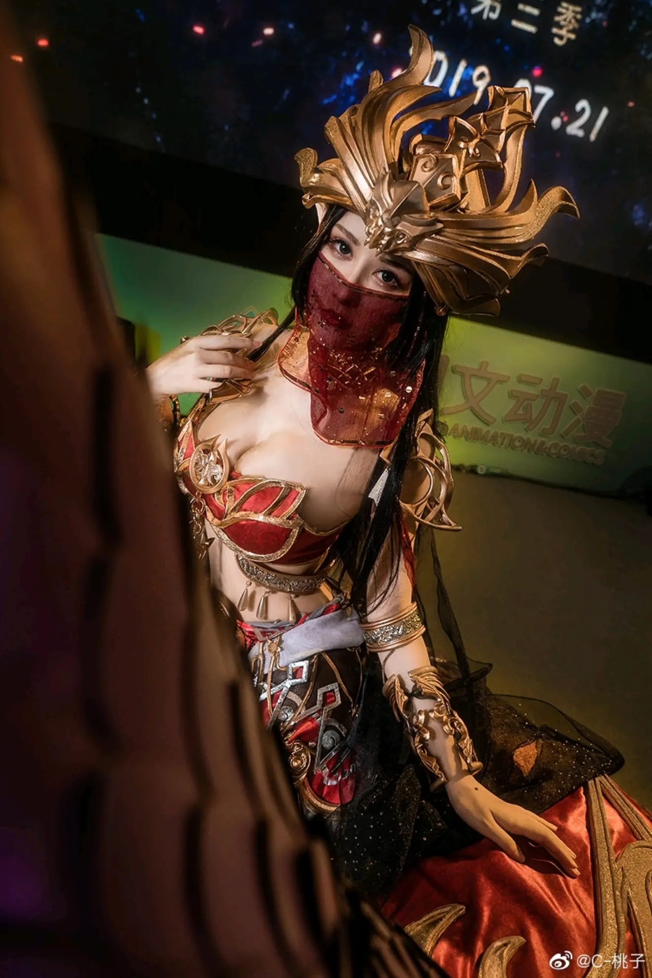 cos美杜莎女王彩鳞