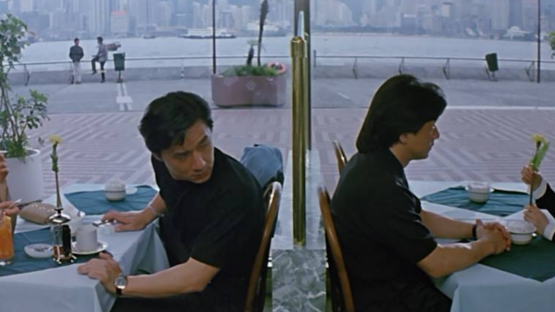 Джеки чан у урганта кладет плитку