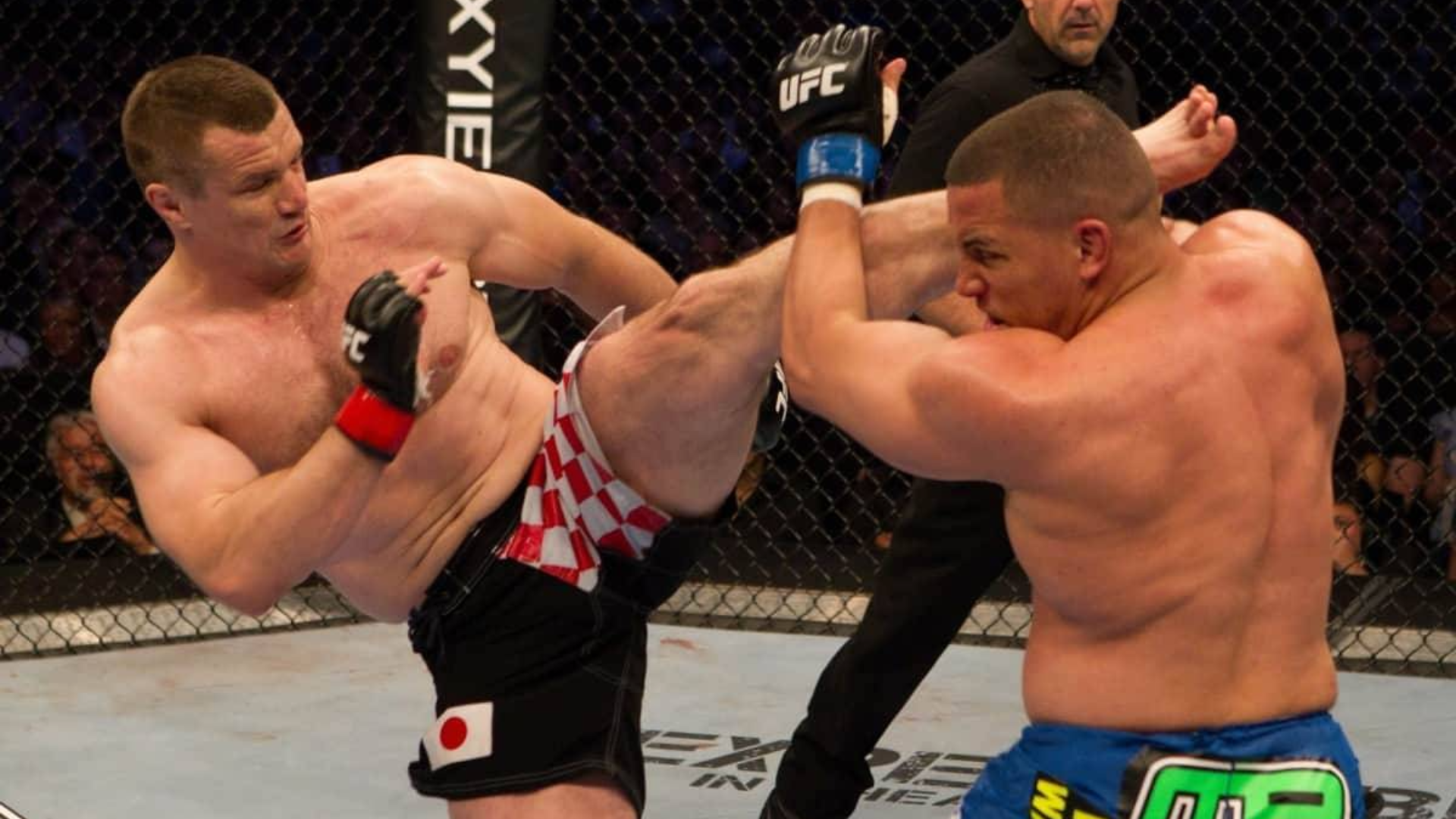 高扫踢ko还得看"战警"米尔科,简简单单一腿见血封喉!