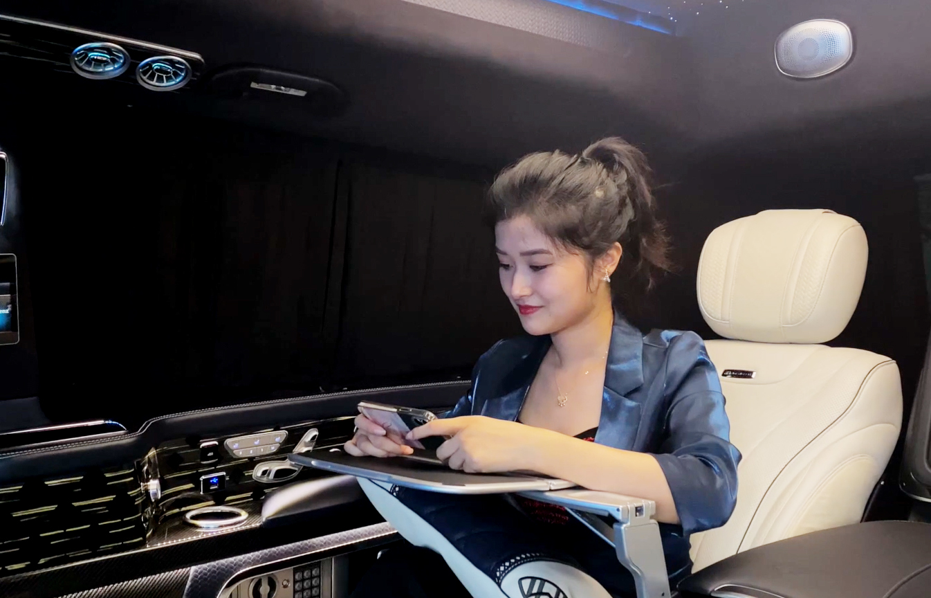 交付陕西大佬,个性定制一台四座旗舰头等舱!