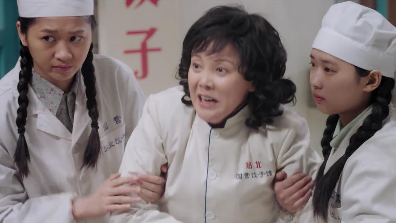 姥姥的饺子馆: 许大雯满嘴胡话, 欺负姜桂芳, 被小乞丐狠狠咬了!