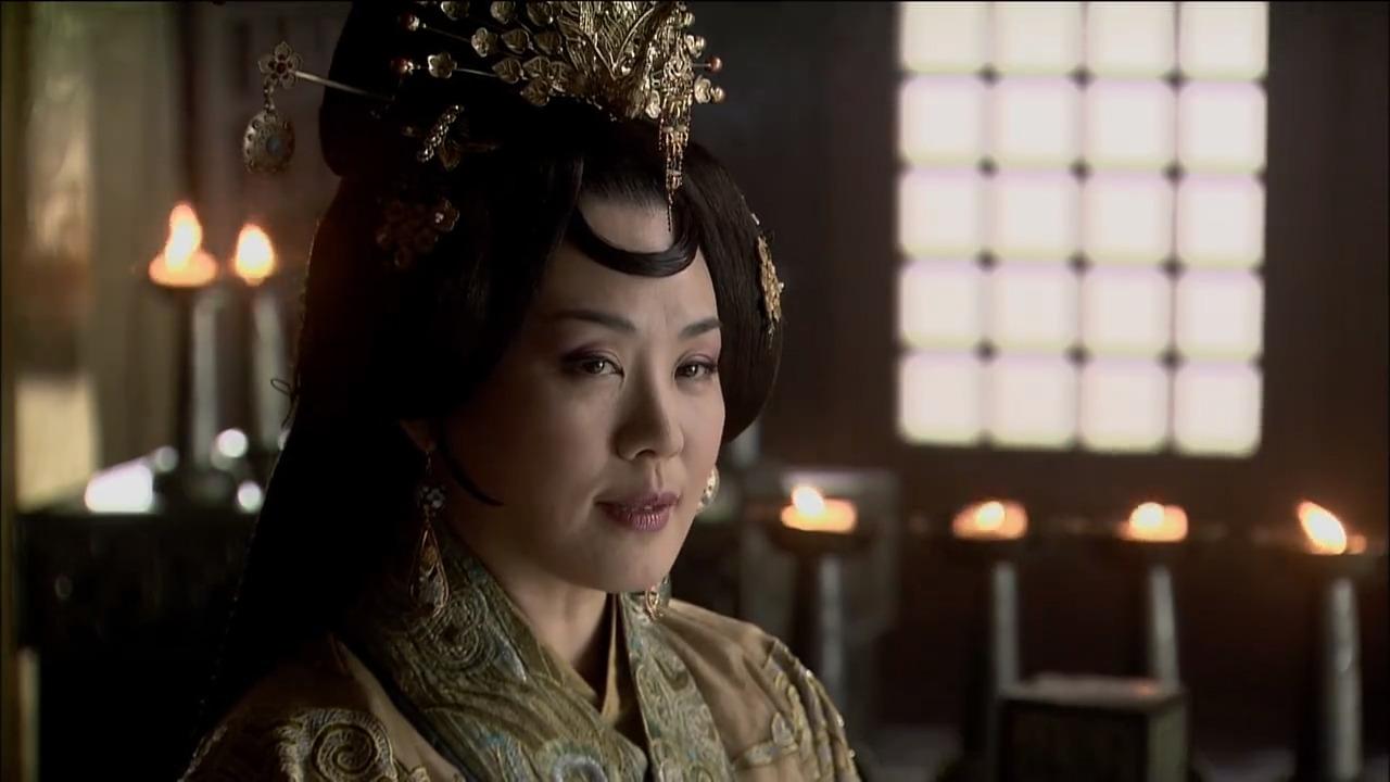 皇后要训罚昭君, 皇帝听了龙颜大怒, 皇后犯错我照样治她之罪