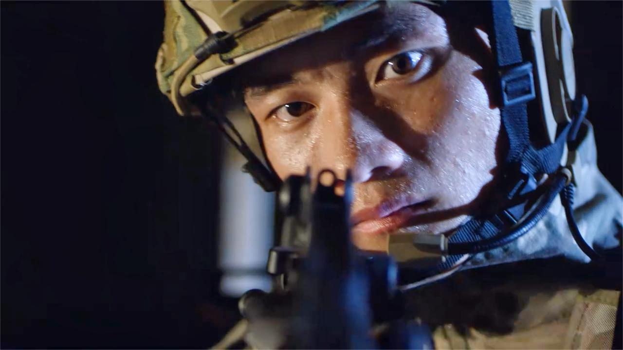 蓝军出击: 洪毅带领他们训练, 一次营救活动, 训练还是不够完善