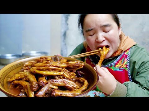 2斤鸭掌,配一块魔芋,一只接一只,辣的太过瘾了!【苗阿朵美食】