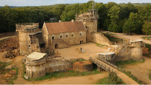 这些古堡建了20年,至今尚未完工,却吸引无数游客