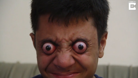 3d全方位眼睛瞪得像铜铃看得人眼睛疼不禁想关掉视