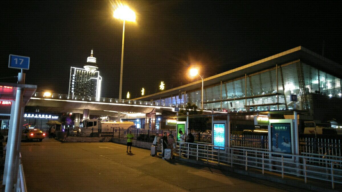 无锡东站夜景图片图片
