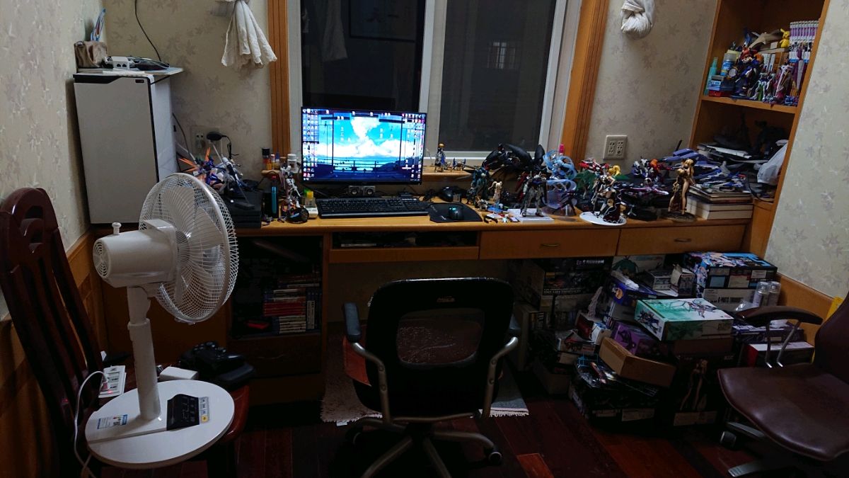 秋意正凉胶佬肥肥乱糟糟的房间