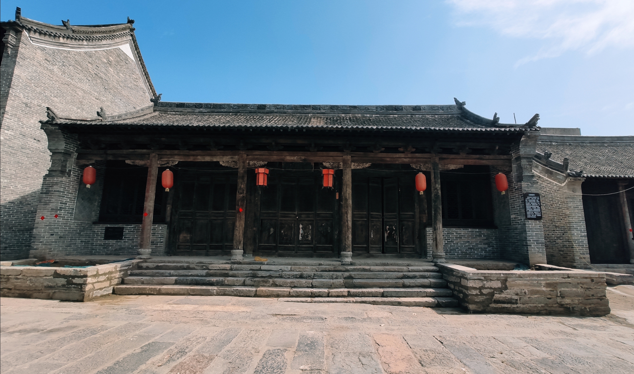 街上有明代高拱之故居.