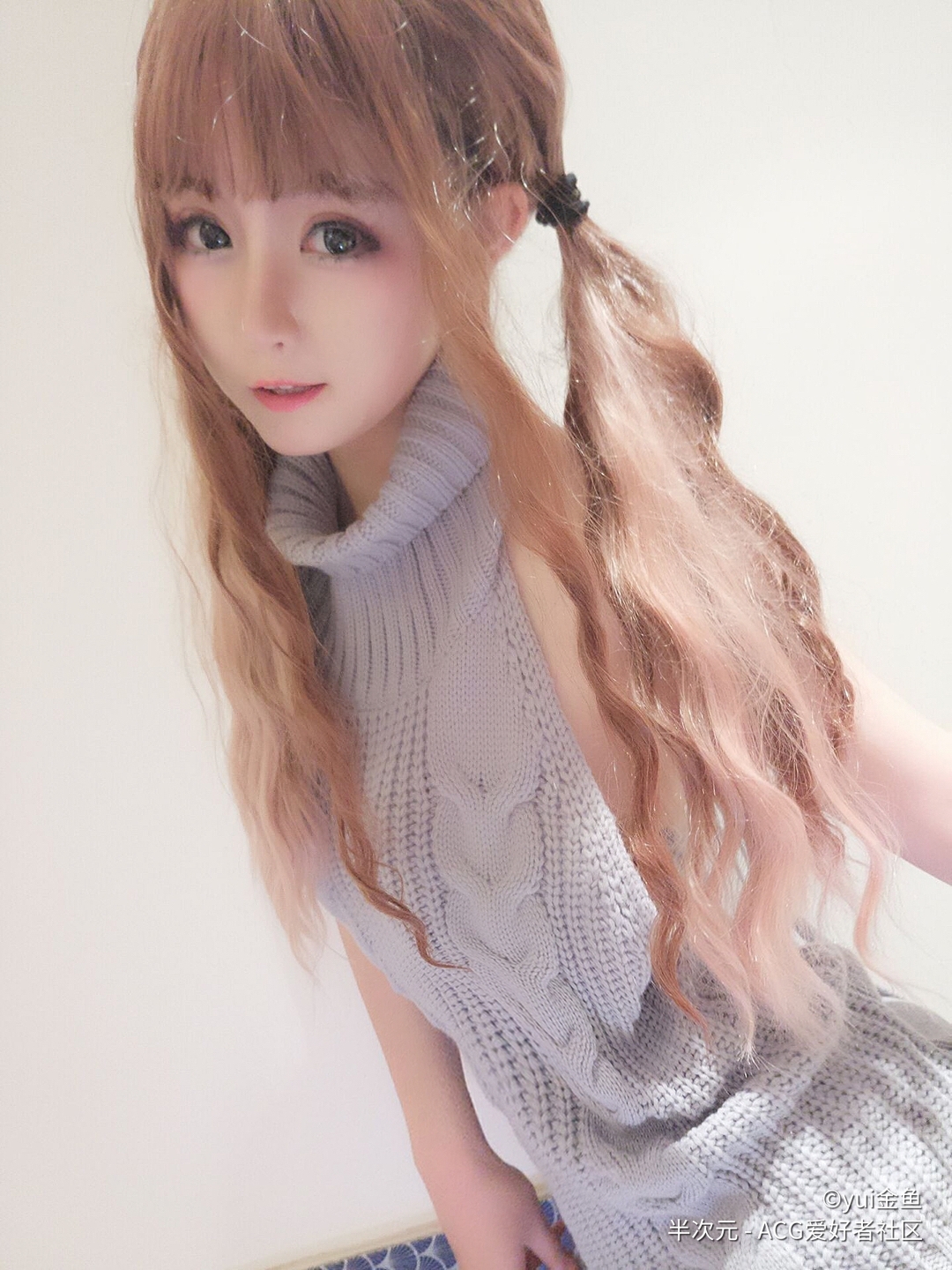 yui金鱼露背毛衣
