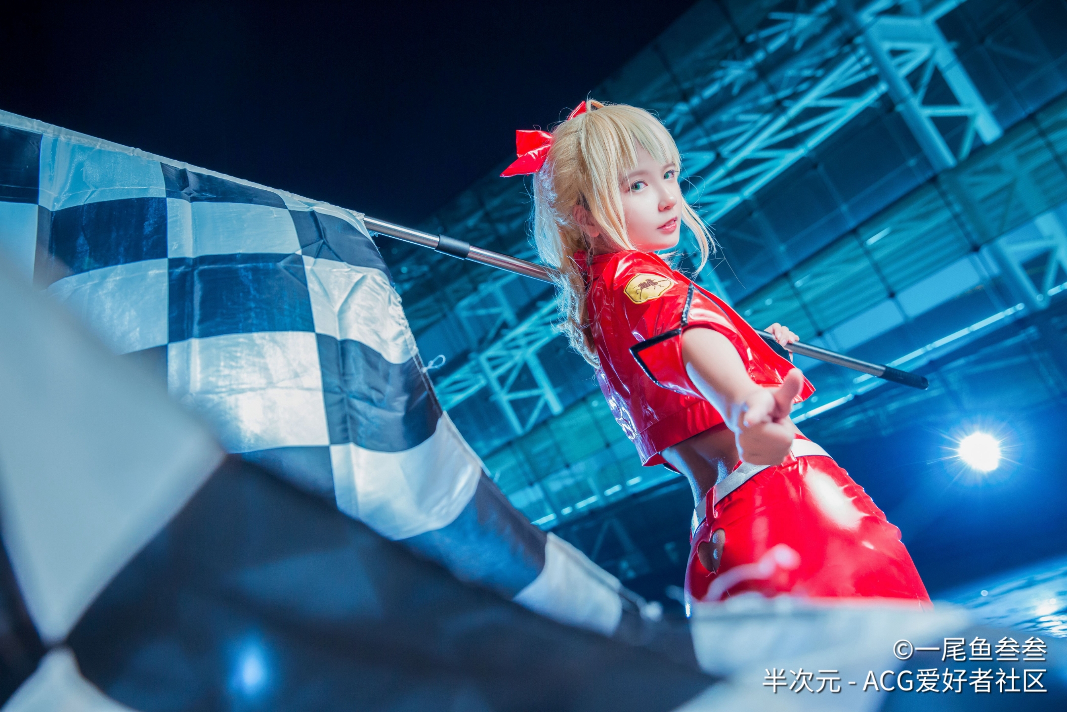 cos赛车美女尼禄