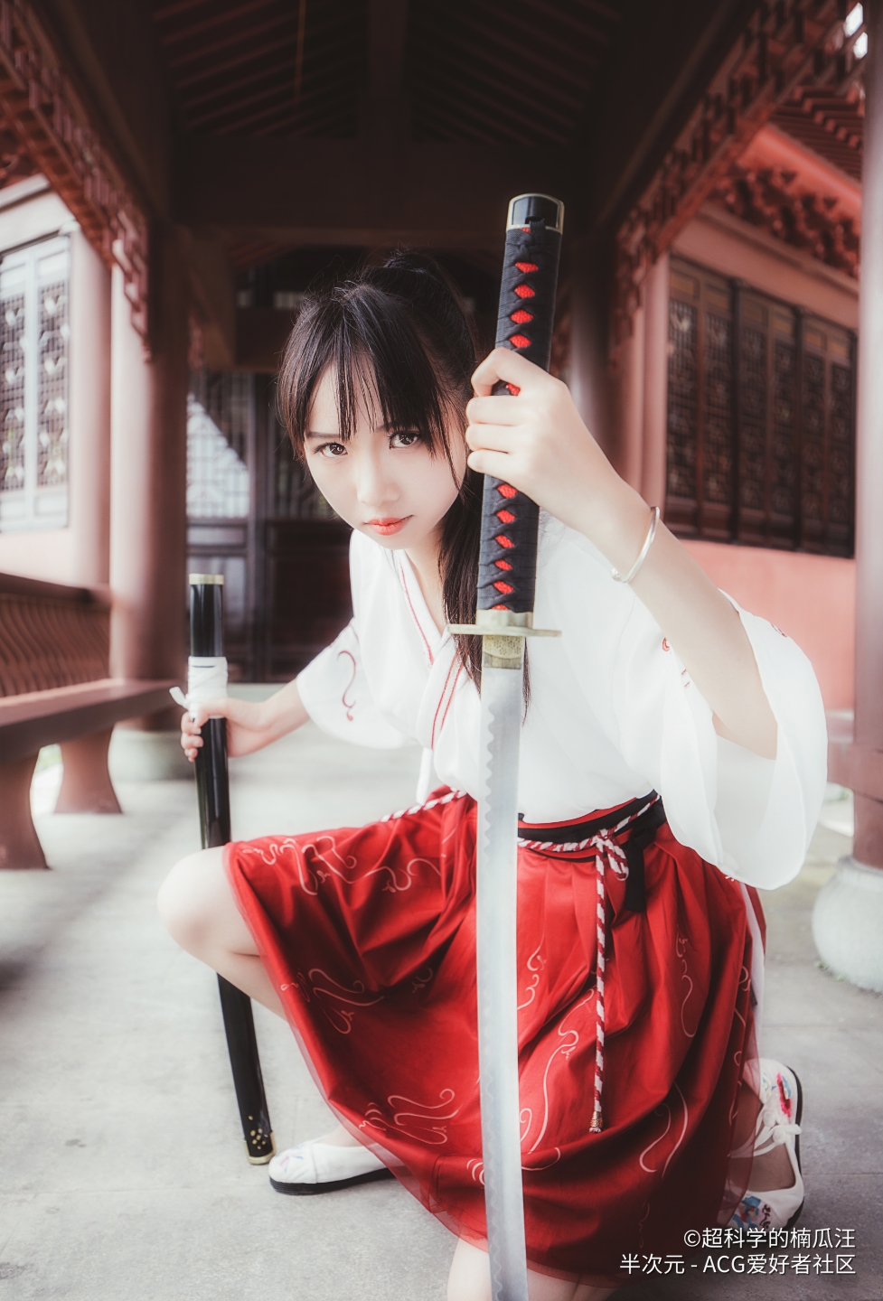 cos女侠,壮士腰间三尺剑,男儿腹内五车书