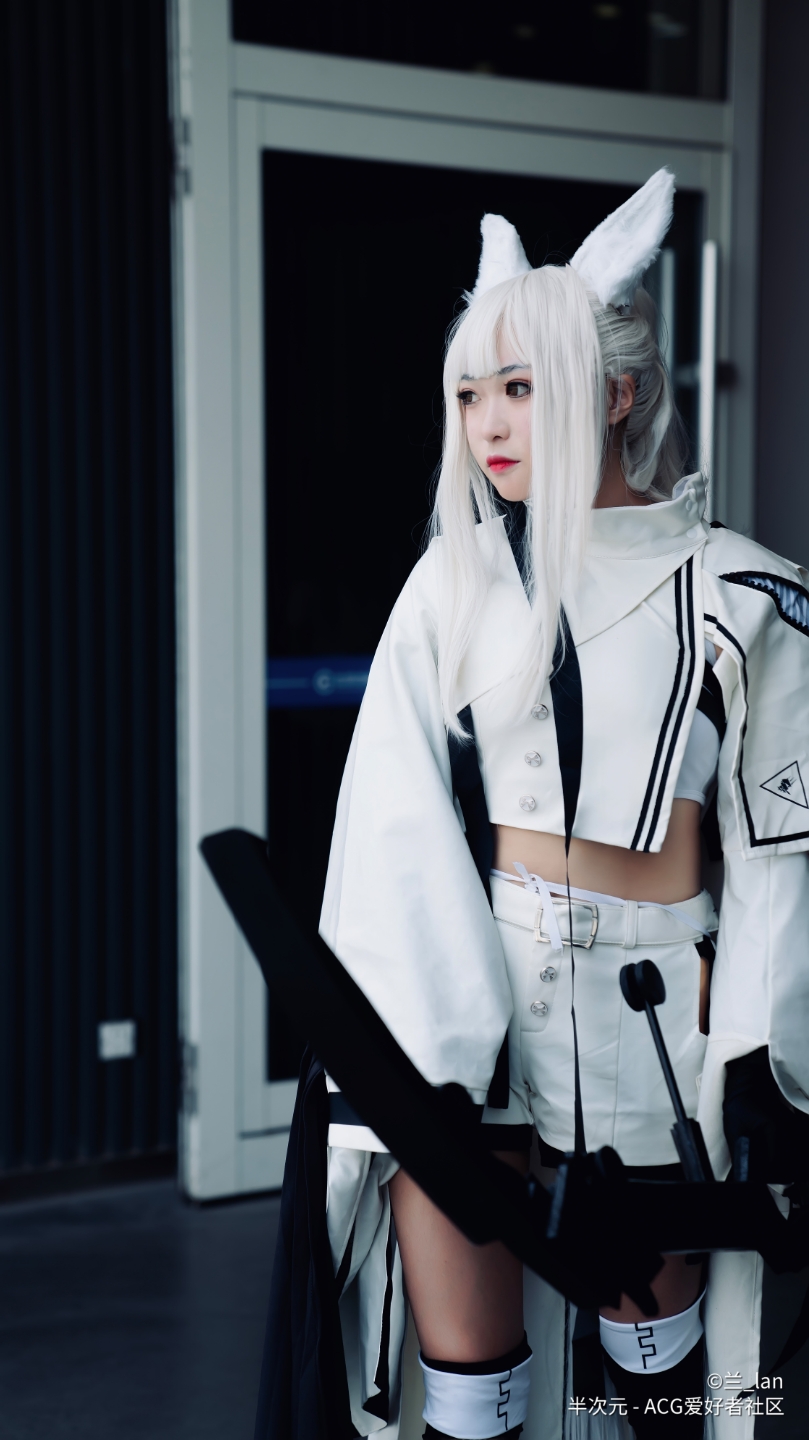 cos明日方舟白金长腿细腰兽耳皮衣